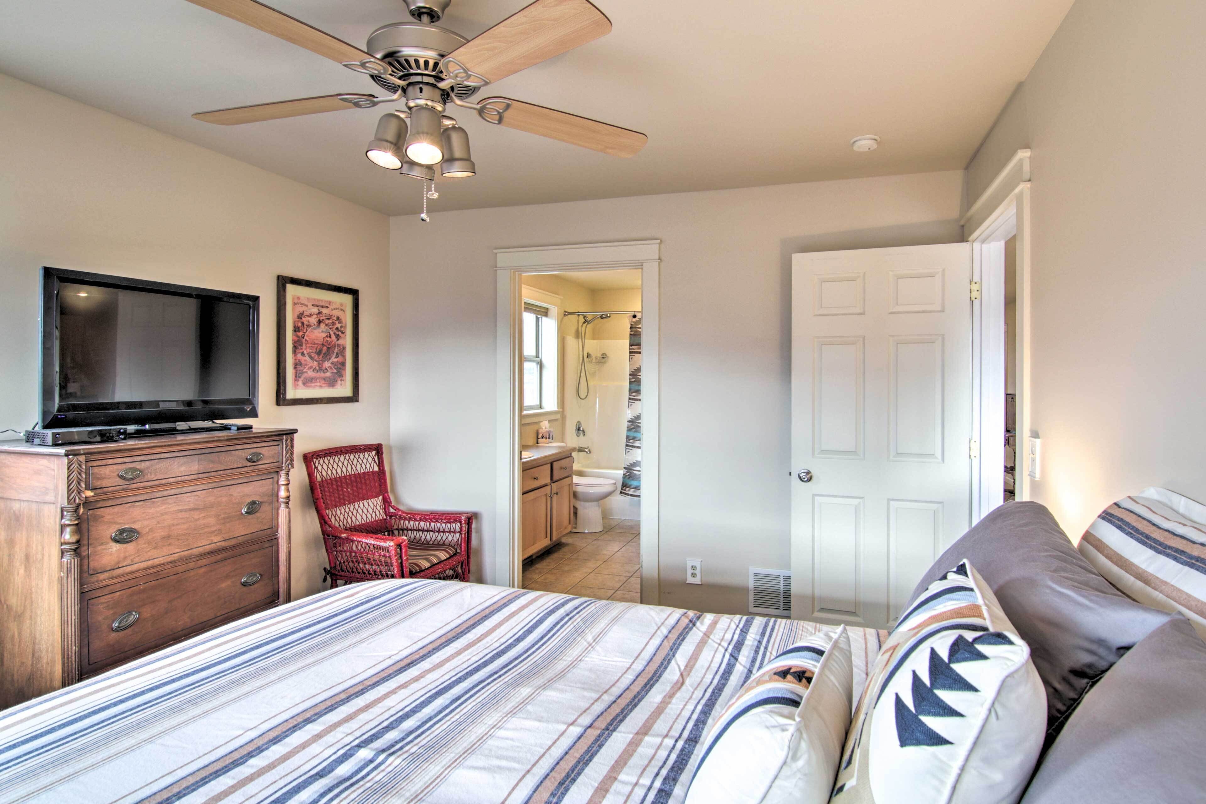 2 bedrooms, bed sheets