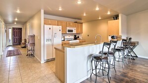 Unclassified image, 5 of 24, button - Livingston House w/ Mtn Views, Deck & Grill! (Livingston)