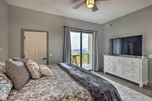 Apartment (2 Bedrooms) | Interior - Modern Mountain-view Smokies Retreat w/ Balcony (Burnsville)