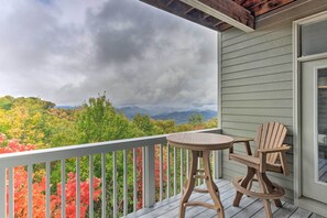 Apartment (2 Bedrooms) | Interior - Surrounding Mtn Views! Modern Smokies Retreat (Burnsville)