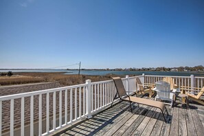 House (3 Bedrooms) | Interior - Waterfront Home w/ Large Deck & Dock on Narrow Bay (Mastic Beach)