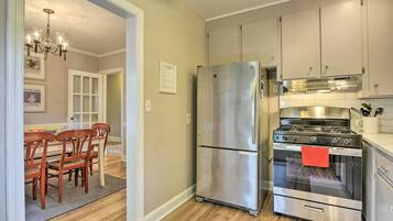 Rumah (3 Bedrooms) | Dapur pribadi | Microwave, oven, kompor, dan mesin pencuci piring