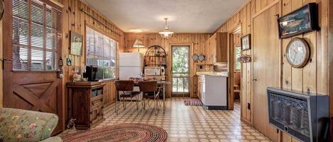 House (2 Bedrooms) | Interior