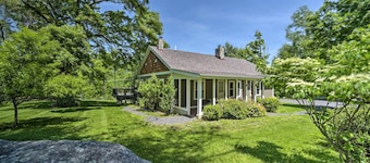 Charming Cottage w/ Deck: Mtn + Lake Views!