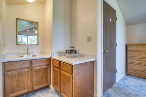 Interior - Scenic Duck Creek Escape: 30 Mi to Brian Head (Duck Creek Village)