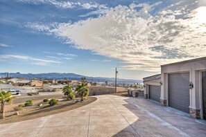 Interior - 2 Mi to Dtwn: Lake Havasu City Oasis w/ Pool (Lake Havasu City)