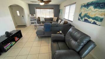 House (3 Bedrooms) | Interior