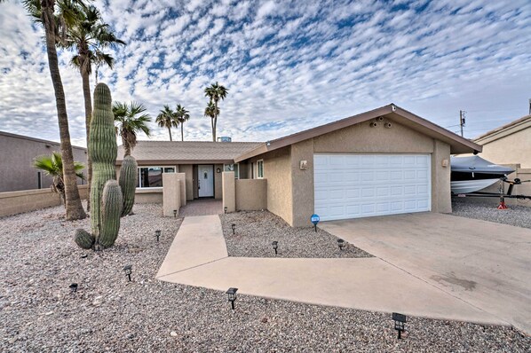 Interior - 2 Mi to Dtwn: Lake Havasu City Oasis w/ Pool (Lake Havasu City)