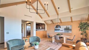 Unclassified image, 3 of 25, button - Chic Cle Elum Resort Condo w/ Pool & Mountain View (Cle Elum)