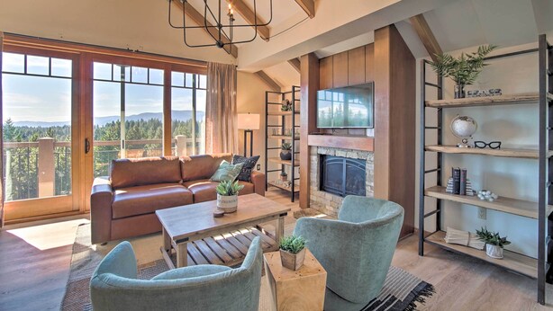 Unclassified image, 1 of 25, button - Chic Cle Elum Resort Condo w/ Pool & Mountain View (Cle Elum)