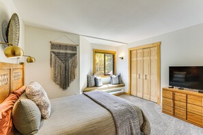 Apartment (2 Bedrooms) | Interior - Ski Shuttle & Mountain Views: Keystone Resort Home (Keystone)