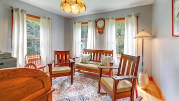 House (5 Bedrooms) | Interior