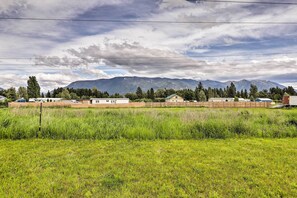 Cottage (2 Bedrooms) | Interior - Columbia Falls Home ~ 22 Mi to Glacier Natl Park! (Columbia Falls)