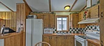 Columbia Falls Home ~ 22 Mi to Glacier Natl Park!