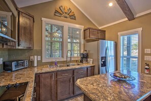 House (1 Bedroom) | Interior - 'little Lucky Star' w/ Pond, Boat & Pasture View! (Winnsboro)