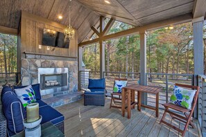 House (1 Bedroom) | Front of property - 'little Lucky Star' w/ Pond, Boat & Pasture View! (Winnsboro)