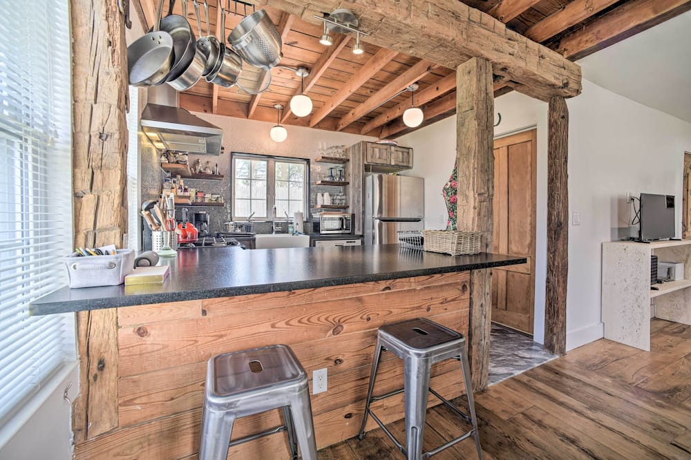 Charming Cottage w/ Yard - 2 Mi to Tinker St! - Krumville, NY