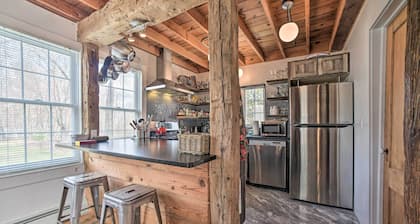 Charming Cottage w/ Yard - 2 Mi to Tinker St!