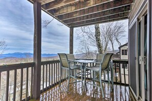 Apartment (3 Bedrooms) | Interior - 1 Mi to Slopes: Beech Mtn Retreat w/ Balcony! (Banner Elk)