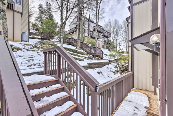 Apartment (3 Bedrooms) | Interior - 1 Mi to Slopes: Beech Mtn Retreat w/ Balcony! (Banner Elk)