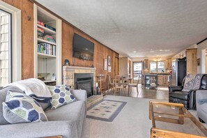Apartment (3 Bedrooms) | Interior - 1 Mi to Slopes: Beech Mtn Retreat w/ Balcony! (Banner Elk)