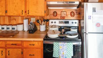 House (2 Bedrooms) | Interior