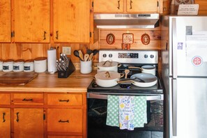 House (2 Bedrooms) | Interior