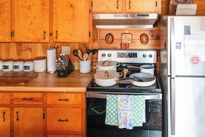 House (2 Bedrooms) | Interior