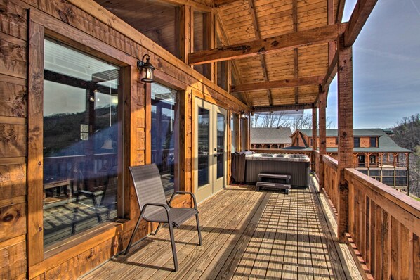 House (1 Bedroom) | Interior - Smoky Mtn Log Cabin w/ Hot Tub & Panoramic Views! (Sevierville)