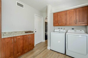 Hus (3 Bedrooms) | Innvendig