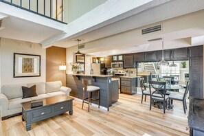 Apartment (2 Bedrooms) | Interior - 5 Mi to Hiking & Golf: Phoenix Gem w/ Pool Access (Phoenix)