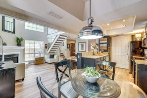 Apartment (2 Bedrooms) | Interior - 10 Mi to Dtwn Phoenix: Villa w/ Pool Access (Phoenix)