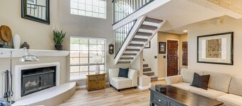 5 Mi to Hiking & Golf: Phoenix Gem w/ Pool Access