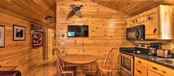 Parsons Cabin w/ Fire Pit & River Access!