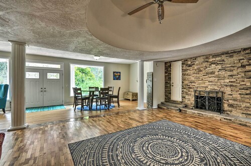 Charming Kelso Home w/ Proximity to Cowlitz River!