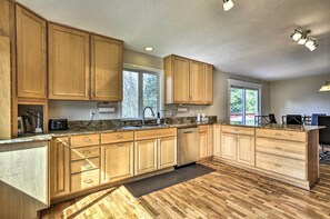 House (3 Bedrooms) | Interior - Charming Kelso Home w/ Proximity to Cowlitz River! (Kelso)