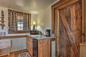 Interior - Berkeley Springs Haven w/ Sleepy Creek Access! (Berkeley Springs)