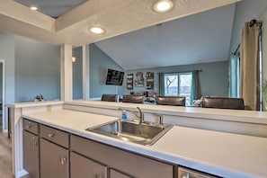 House (3 Bedrooms) | Private kitchen | Microwave, cookware/dishes/utensils, spices, paper towels