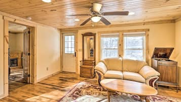 Cottage (2 Bedrooms) | Interior