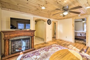 Cottage (2 Bedrooms) | Interior