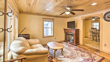 Cottage (2 Bedrooms) | Front of property