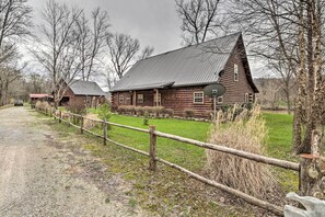 Exterior - 'marfly Retreat' - Remote White River Getaway! (Mountain View)