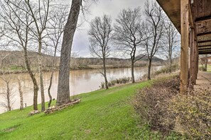 Property grounds - 'marfly Retreat' - Remote White River Getaway! (Mountain View)