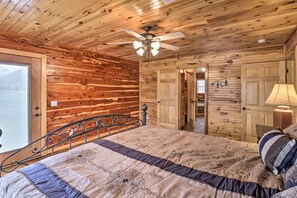 3 makuuhuonetta, silitysrauta/-lauta, vuodevaatteet