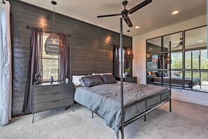 Interior - Fire Pit, Deck & Mtn Views: Upscale Pine Cabin! (Pine)