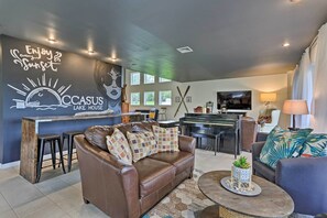 TV, fireplace, table tennis, books - Luxe Lakefront Family Cottage: Private Beach, Dock (White Lake)