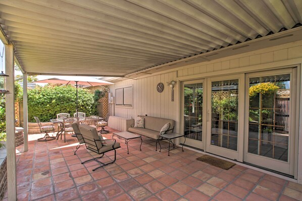 Apartment (2 Bedrooms) | Interior - Sunny Scottsdale Townhome - Walk to Trolley & Lake (Scottsdale)