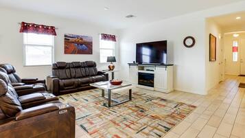 House (4 Bedrooms) | Front of property