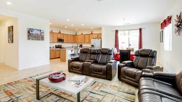 House (4 Bedrooms) | Interior