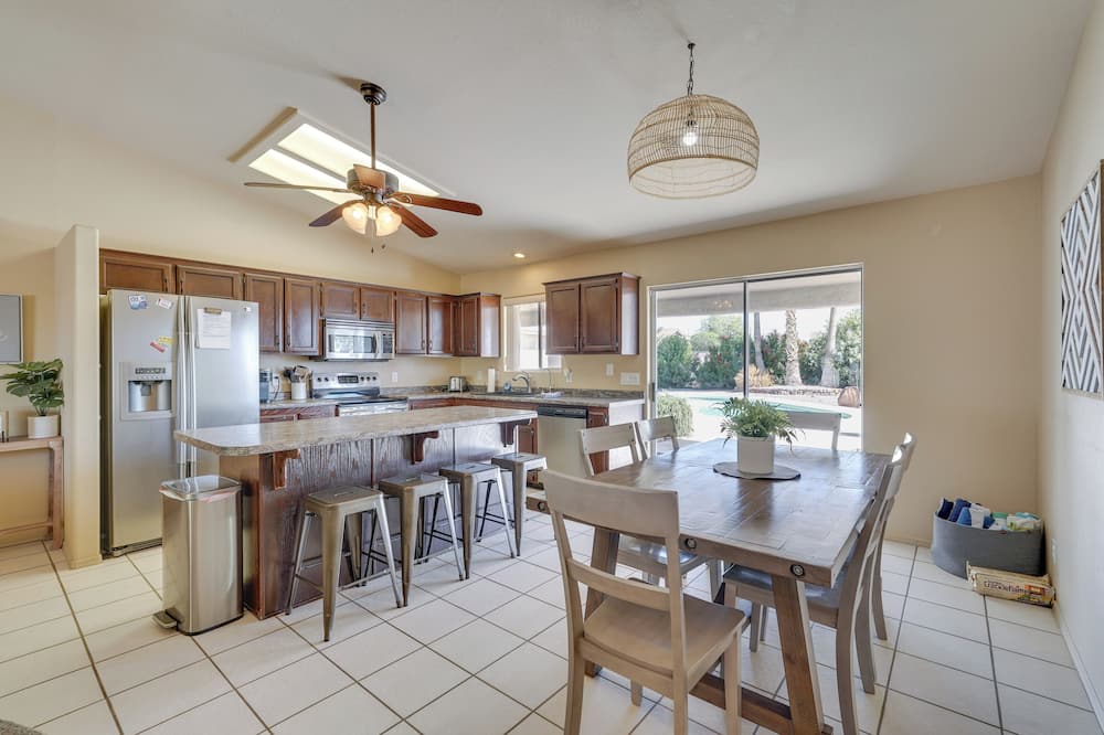 Havasu Paradise w/ Private Pool, Hot Tub & Casita! - Parker Dam, CA